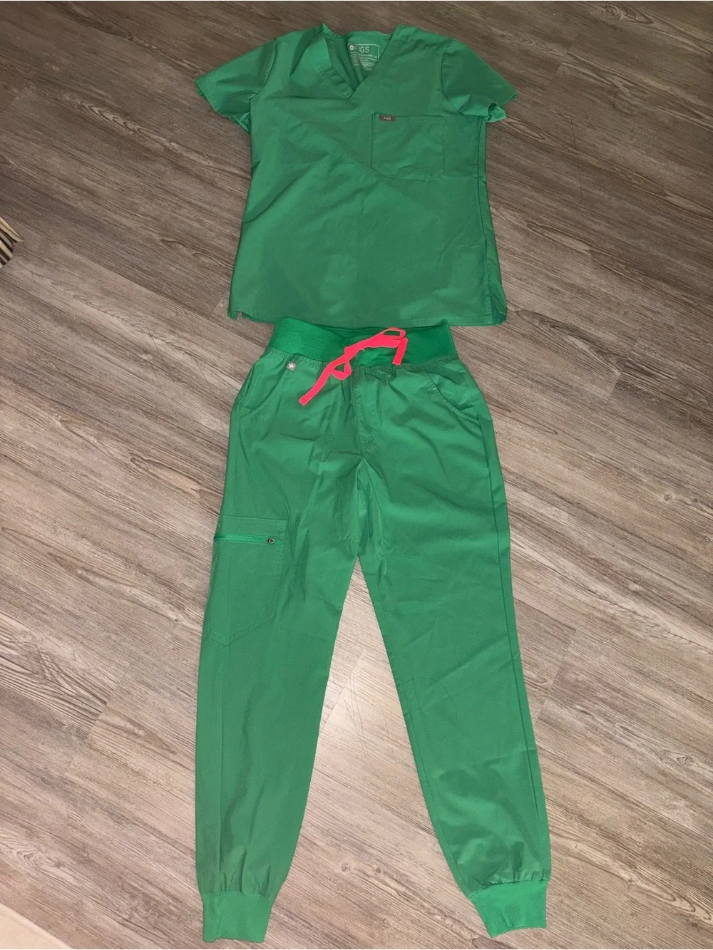 FIGS Safety Green FreeX Scrubs XS- Catarina Top, XS/P Zamora Bottoms